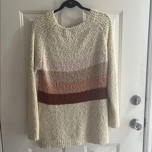 Textured Knit Crew Neck Sweater in Cream and Pink